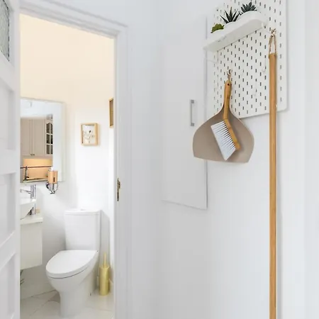 Elegant 2br Apart Vintage Elevator Subway Apartment *